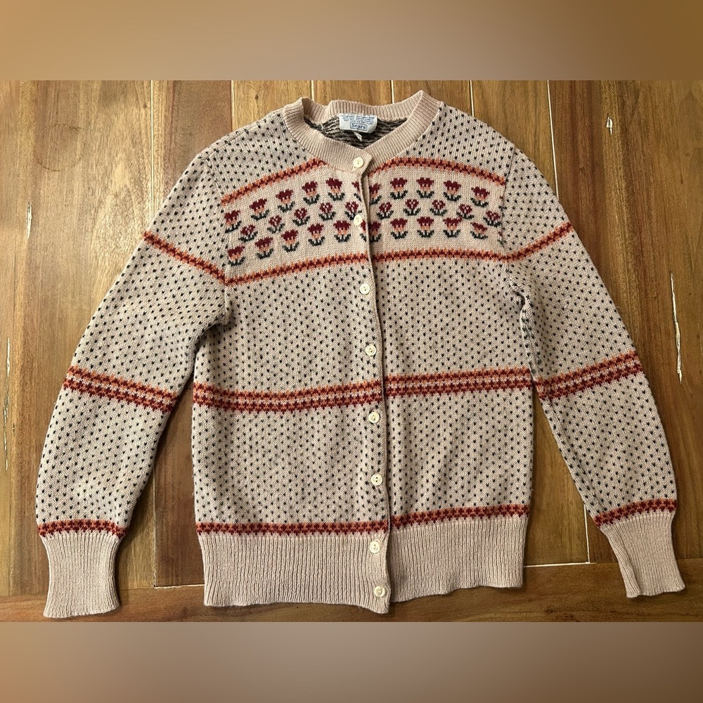 Beautiful Vintage Nordic style Floral Fairisle Sears cardigan.